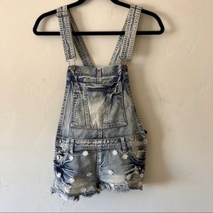Daisy overall shorts